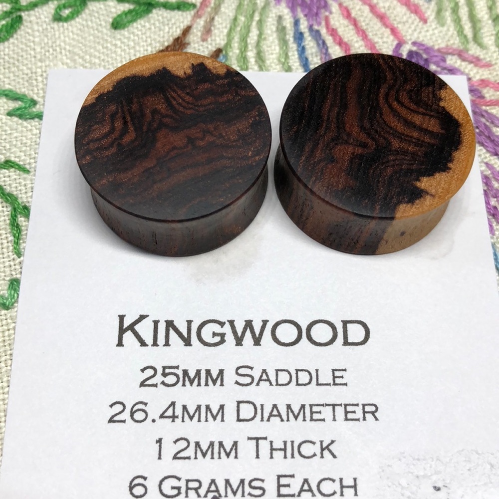 Wooden Plugs 25mm - Picture 2 of 8